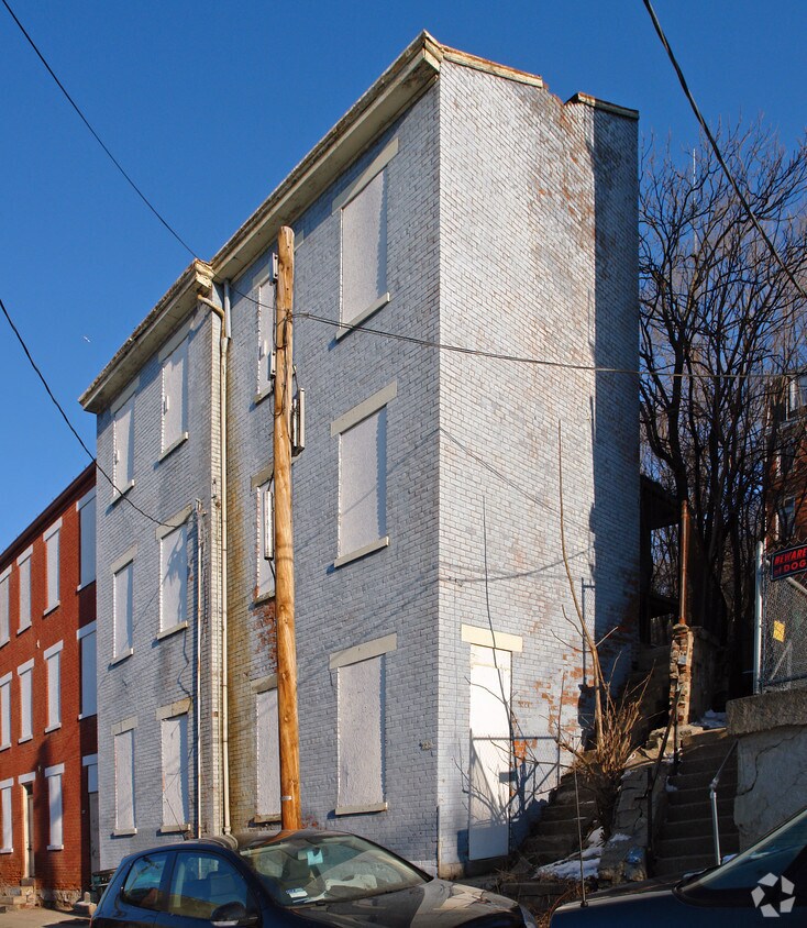 Primary Photo - 222 Mohawk St