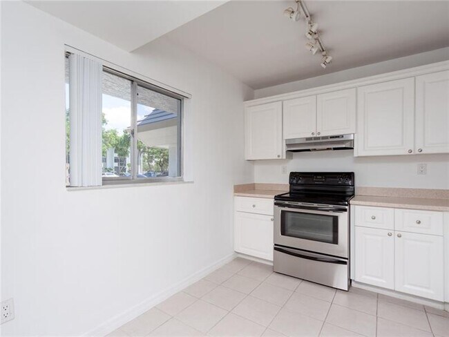 Foto del edificio - 701 N Pine Island Rd