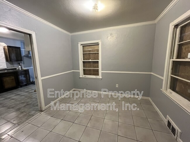 Building Photo - 1848 Woodburn Dr