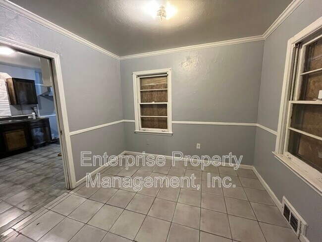 Foto del edificio - 1848 Woodburn Dr