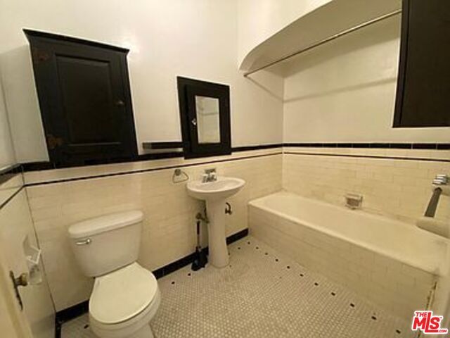 Foto del edificio - 819 S Sycamore Ave