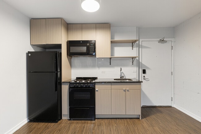 Building Photo - 6134 N Kenmore Ave