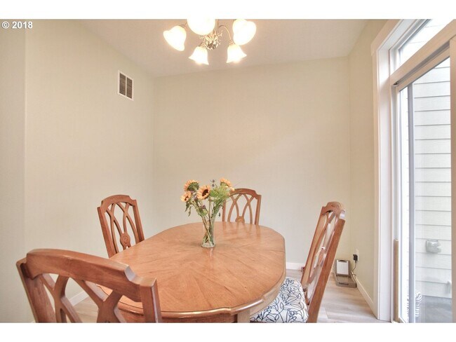 Foto del edificio - Comfortable Beaverton Living- 4 Bedroom, 2.5 Bath home Near Nike & Intel with Open Living & Priva...