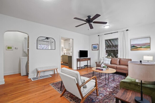 Building Photo - 603 2nd St S