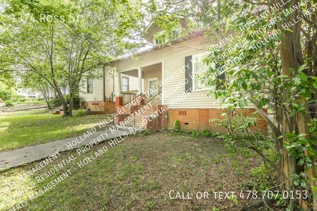 Building Photo - 1374 Ross St