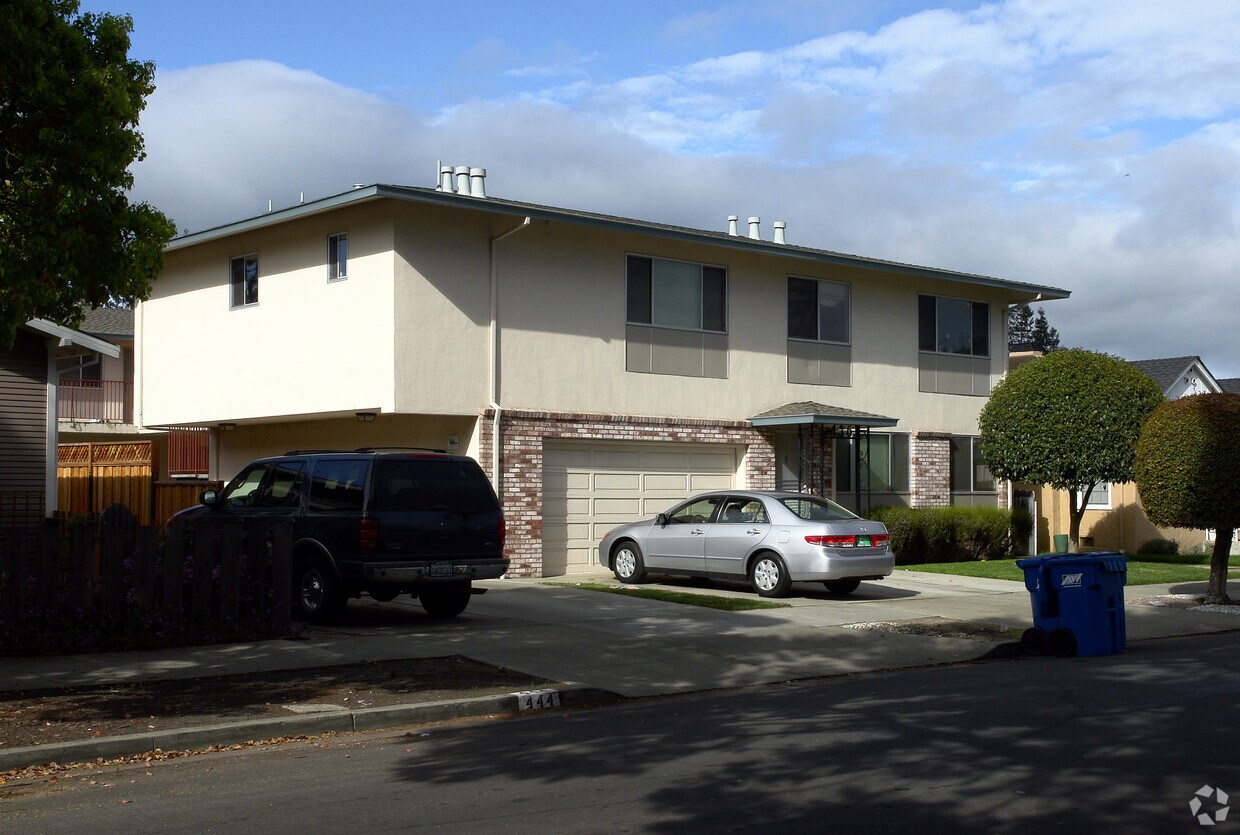 Primary Photo - 436 Clinton St