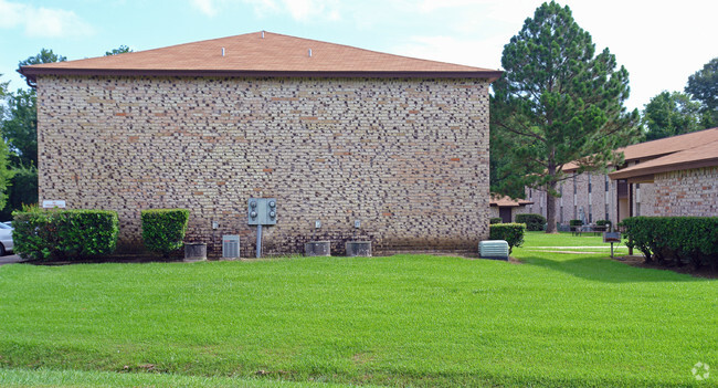 Building Photo - Concord Manor Apartments