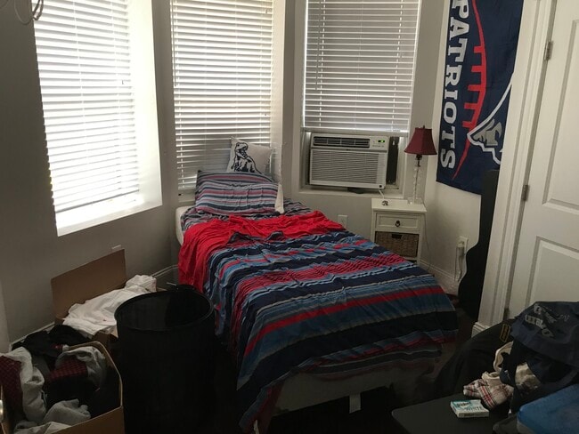 Building Photo - 11 Symphony Rd