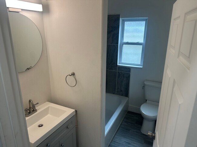 Foto del edificio - 2117 E Union St