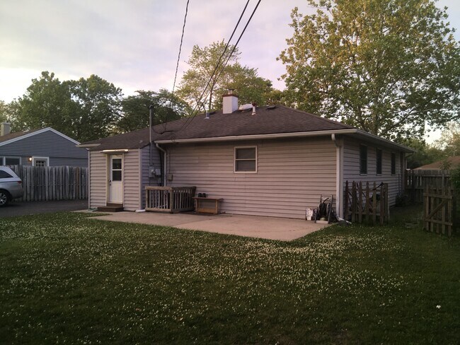 Foto del edificio - 3603 Bluebird Ln