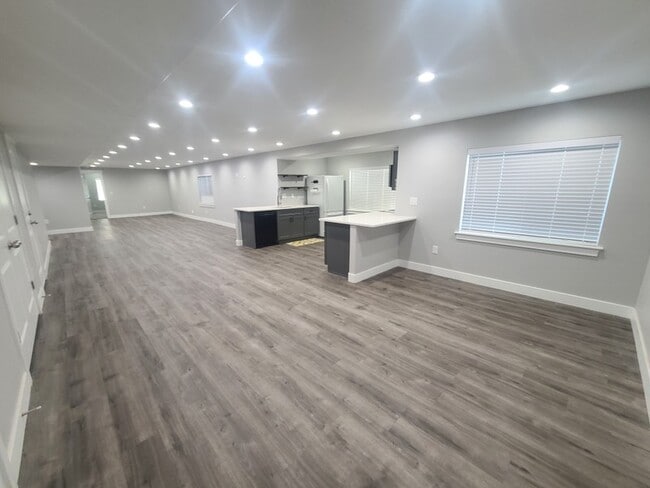 Building Photo - 6511 Indigo Dr