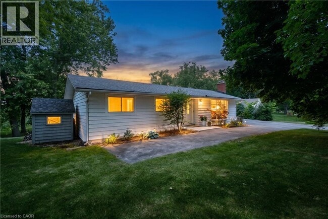 Building Photo - 176 Riverbank Dr