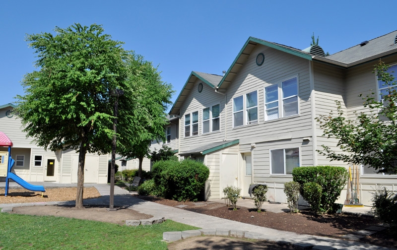 Primary Photo - Gladstone Square Apartments