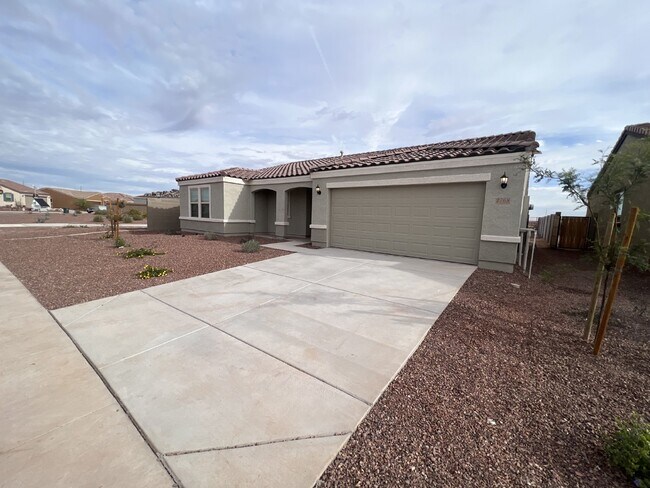 Building Photo - New Build Casa Grande home available for i...