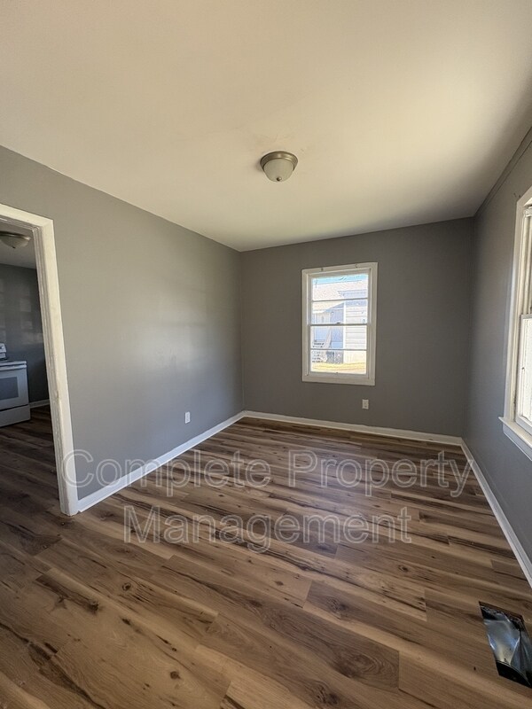 Building Photo - 810 Fairfax Ave