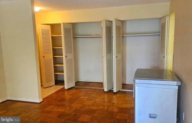 Building Photo - 4408 Island Pl