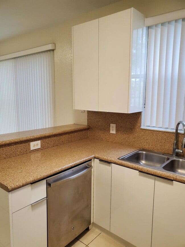 Building Photo - 2286 Shoma Dr