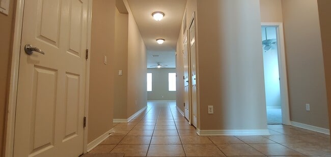 Building Photo - 910 Fern Leaf Dr