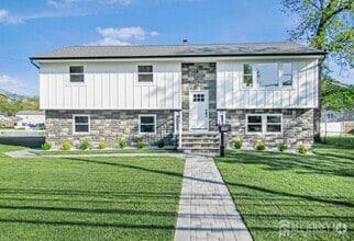 Building Photo - 156 Cliffwood Ave W