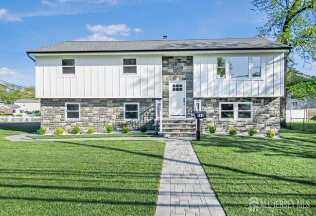 Building Photo - 156 Cliffwood Ave W