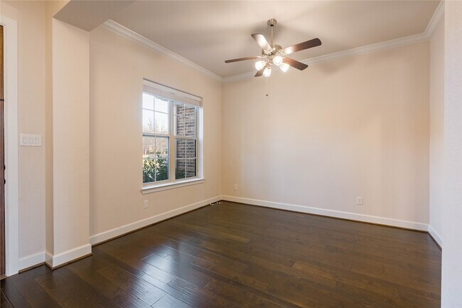 Foto del edificio - 1008 Peacock Blvd