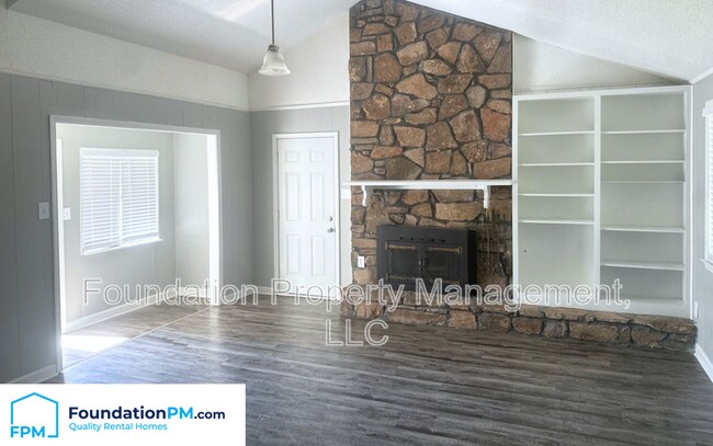 Foto del edificio - 8224 Timber Hill Trail