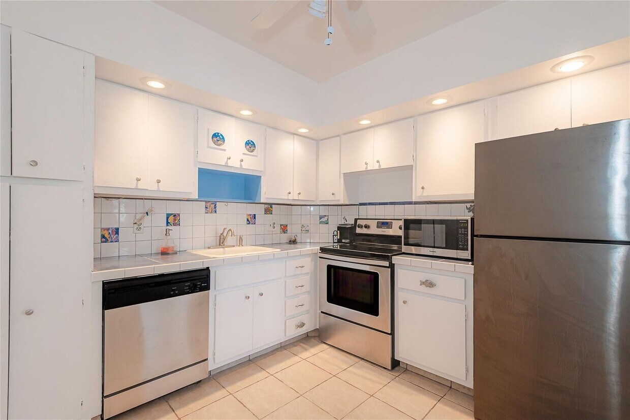 Photo - 1985 S Ocean Drive 2E, Hallandale Beach, FL 33009