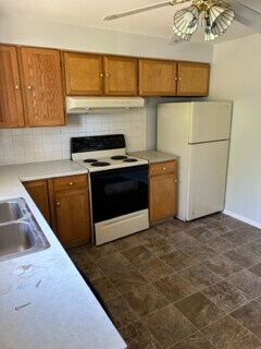 Building Photo - Available Now!  Great Centennial Home
