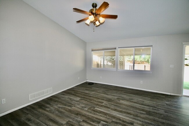 Building Photo - Beautiful 4 Bedroom Ranch Style Home Avail...