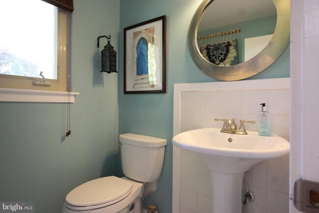 Foto del edificio - 6951 Duncraig Ct