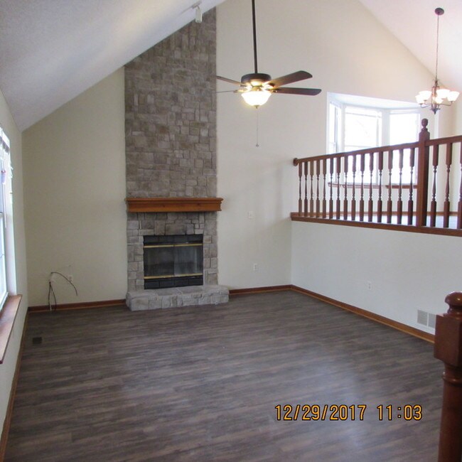 Building Photo - Lees Summit Beauty