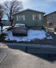 Building Photo - 411 E 1st St