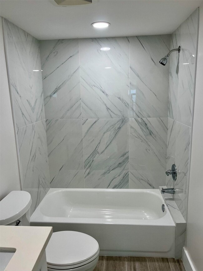 Foto del edificio - 7201 Helmers St