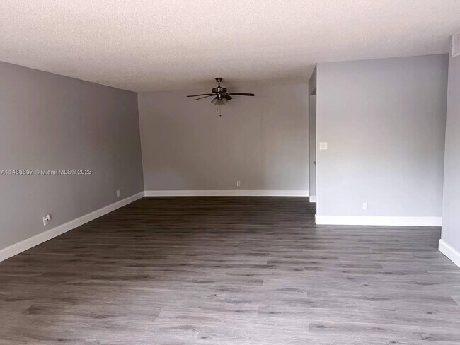 Foto del edificio - 11604 NW 29th Ct
