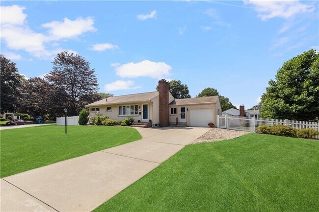 Building Photo - 96 Redwood Dr