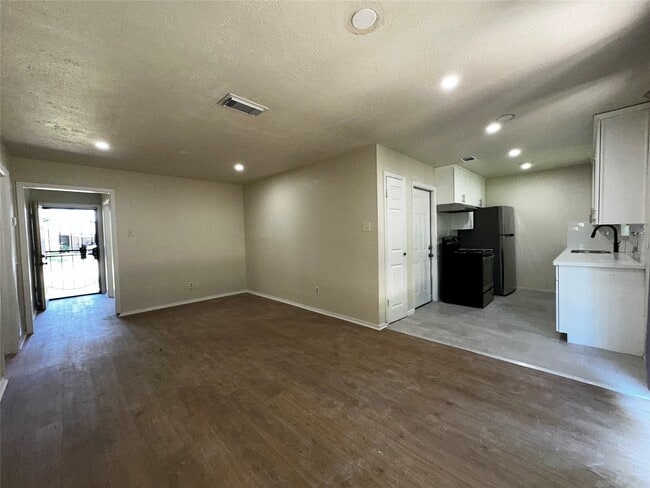 Building Photo - 12815 Segrest Dr