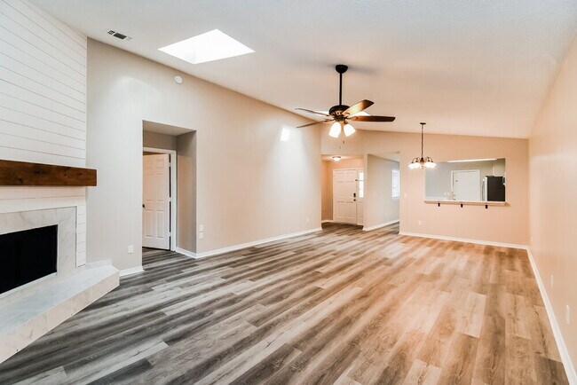 Foto del edificio - 4357 Lake Woodbourne Dr S