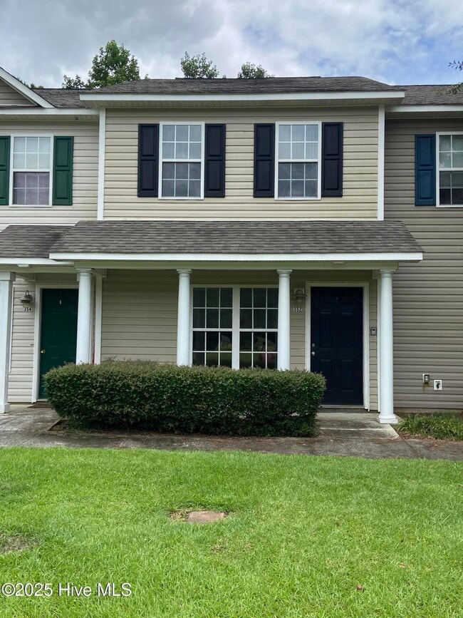 Building Photo - 352 Hunting Green Dr