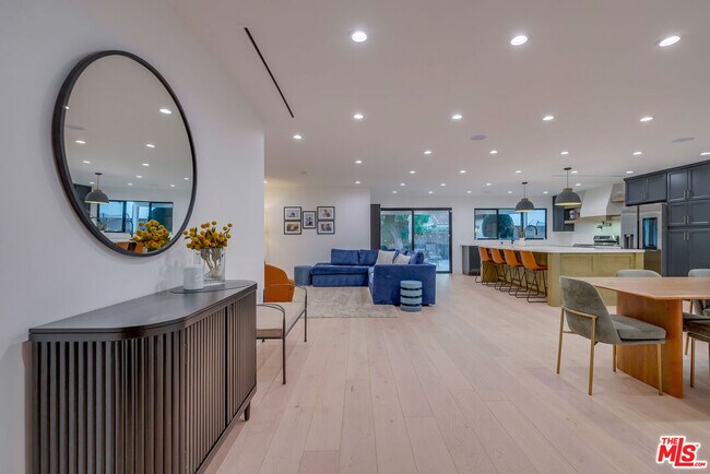 Foto del edificio - 5715 Corteen Pl