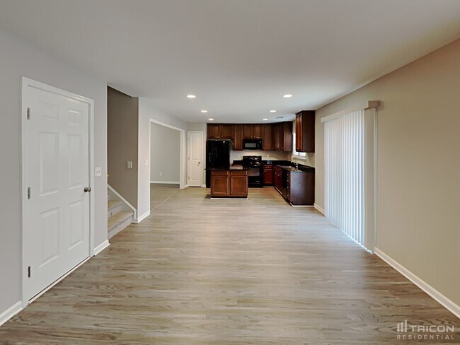 Building Photo - 453 Denman Loop