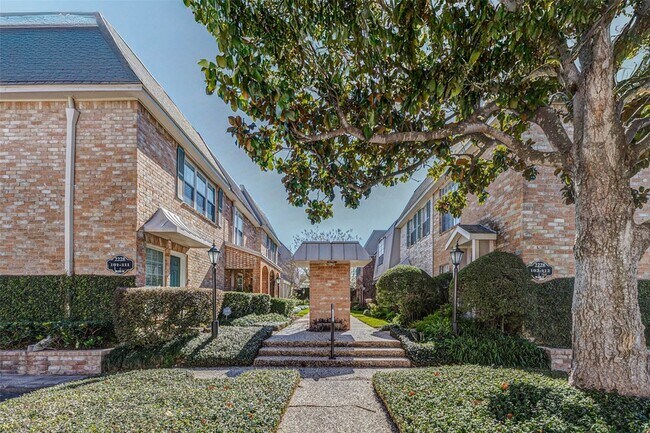 Foto del edificio - 2234 S Piney Point Rd