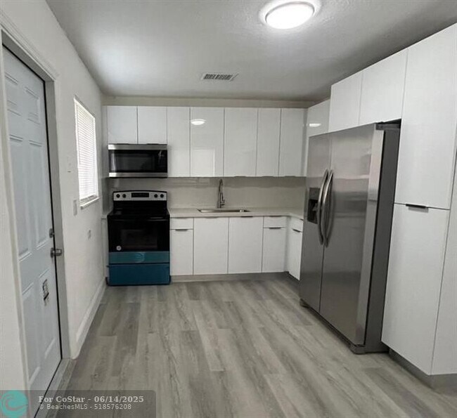 Foto del edificio - 1449 W 36th St