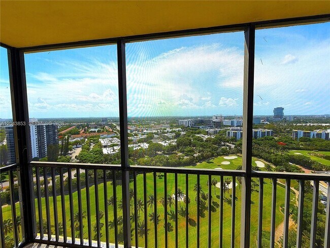 Foto del edificio - 20335 W Country Club Dr