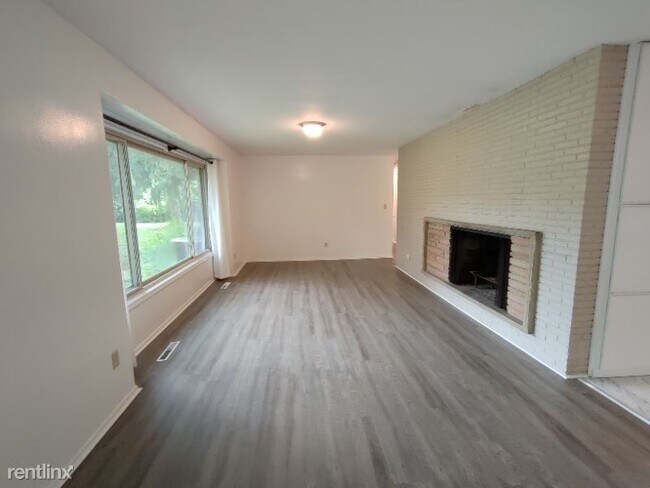 Building Photo - 4 br, 1.5 bath House - 30234 Embassy St