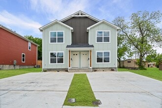 Building Photo - 706 S 28th St