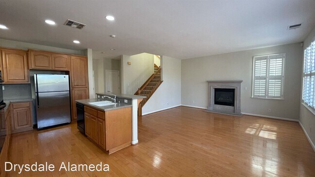 Building Photo - 2 br, 2.5 bath House - 1128 Hillery Way