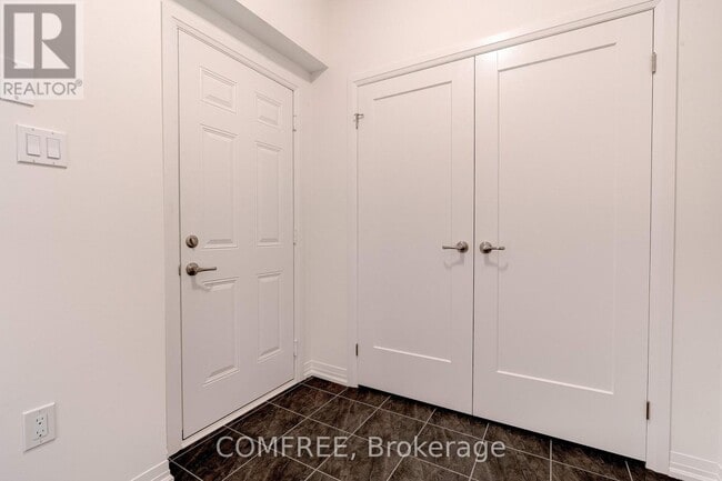 Building Photo - 33 Hitchman St