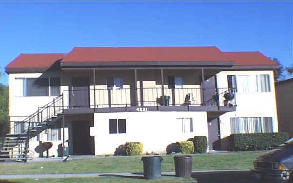 Foto del edificio - 4221 Mountain Dr