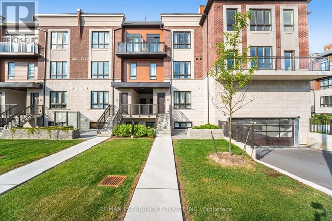 Building Photo - 4035-4035 Hickory Dr