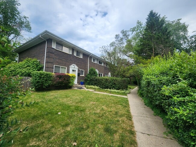 Building Photo - 400 Skokie Ct